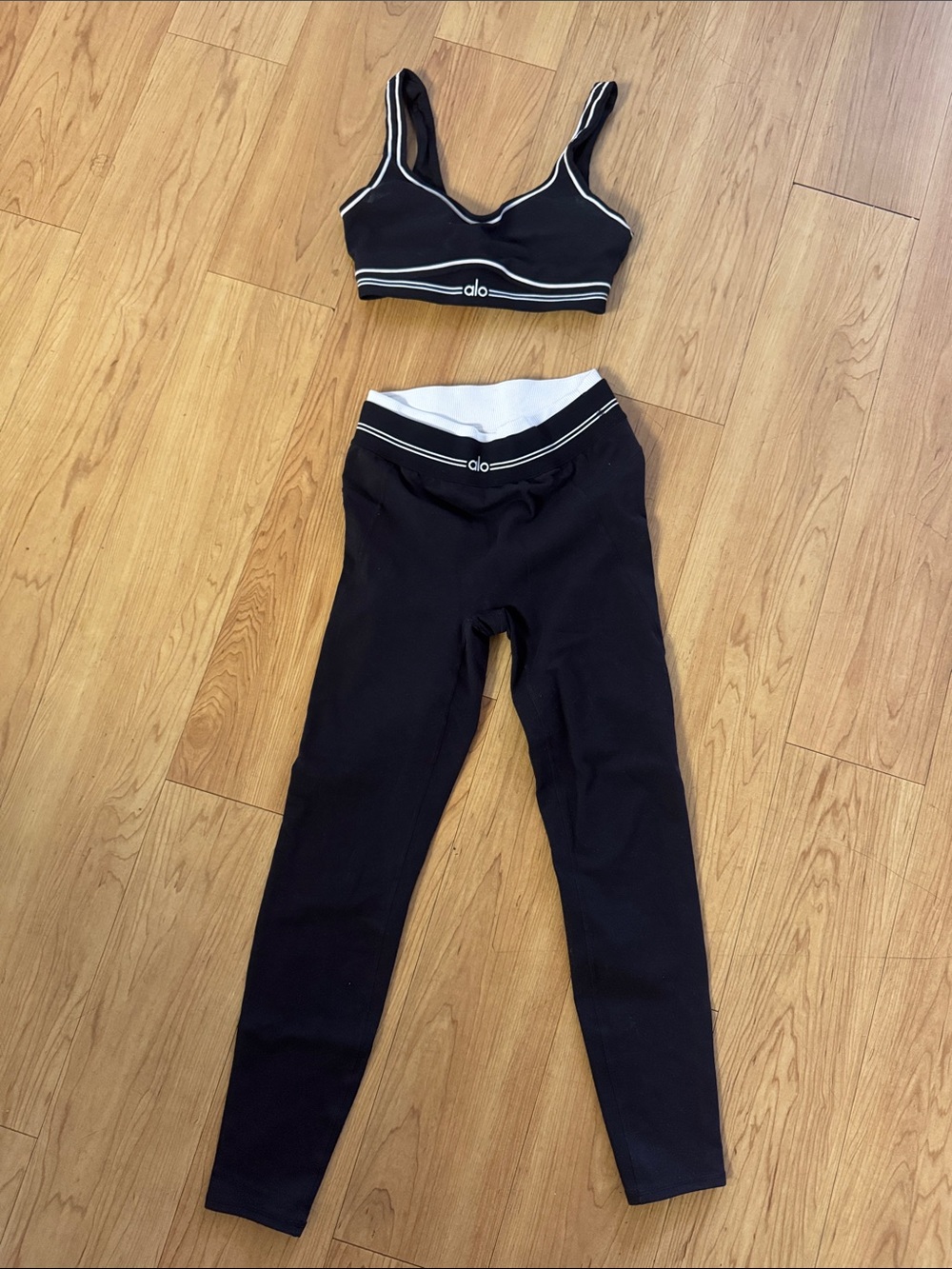 ALO Yoga airbrush black & white set